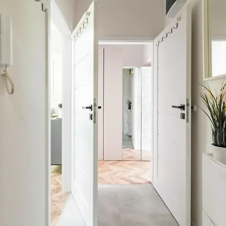 Walnut Delight A Stare Miasto Apartment *